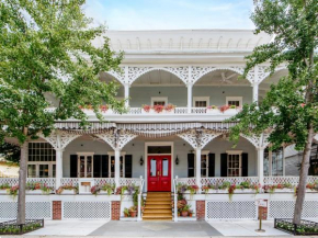 Гостиница The Virginia and Cottages  Кейп Мей